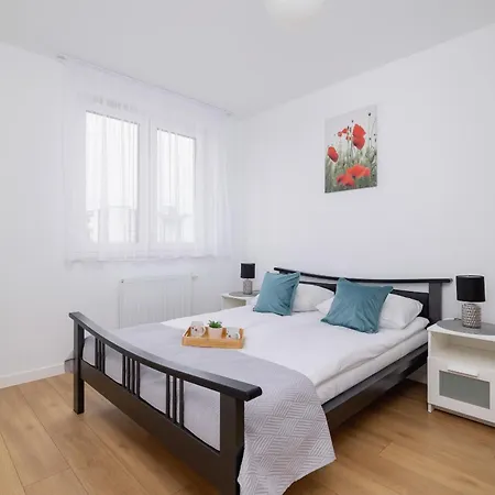 Modern With Parking Near Tauron Arena By Rent Like