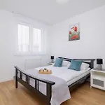 Modern With Parking Near Tauron Arena By Rent Like